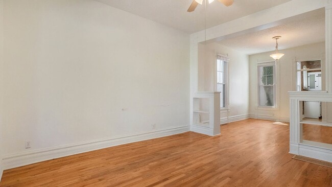 Building Photo - Unique 2 Bed, 1 Bath Home in the Lincoln P...