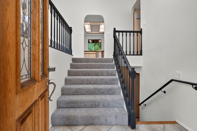 Building Photo - Mid-Century Gem with Hot Tub, Large Deck, and Bonus Rooms in Issaquah – 4 Bed, 3 Bath, 2,940 Sq Ft