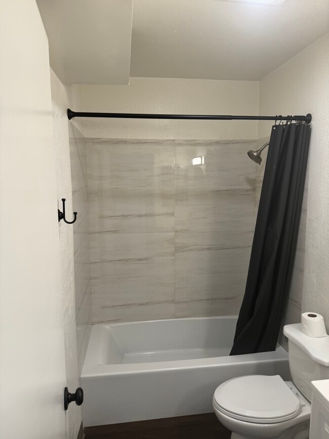 Building Photo - 815 Java Ave