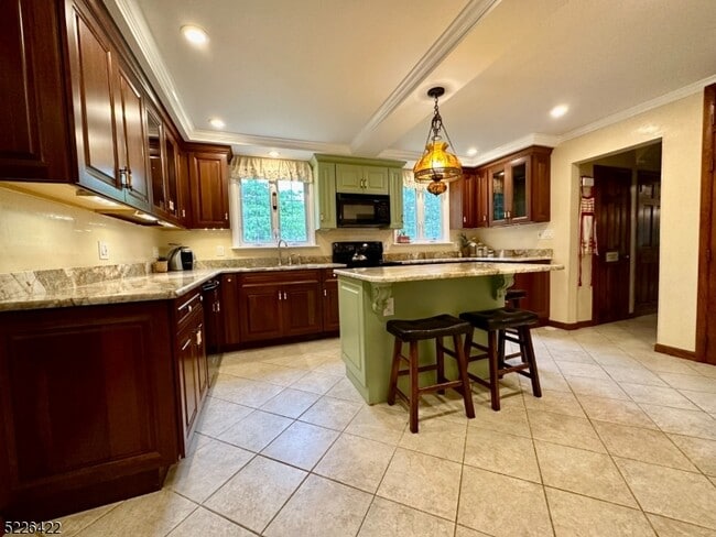 Building Photo - 261 Brooklake Rd