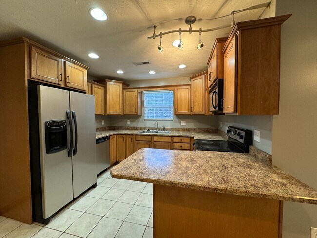 Building Photo - 5357 Midway Dr