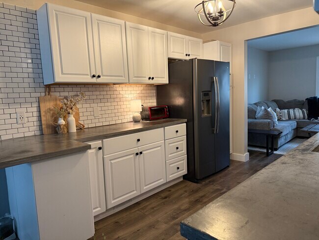 Foto del edificio - 206 Kissane Ave