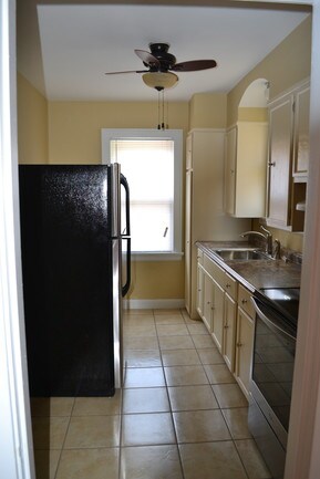 Building Photo - 560 Flatt Ter