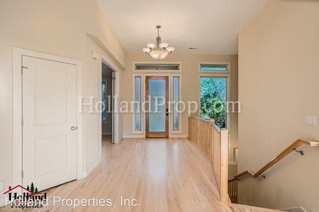 Building Photo - 3 br, 4 bath House - 3000 NW Chapin Dr