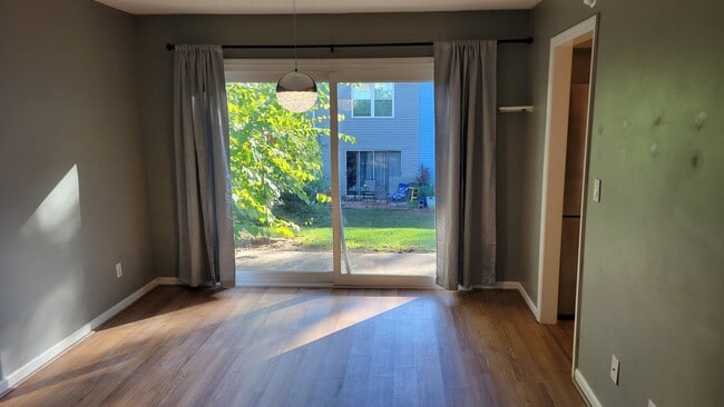 Foto del edificio - 343 Leisure Ct