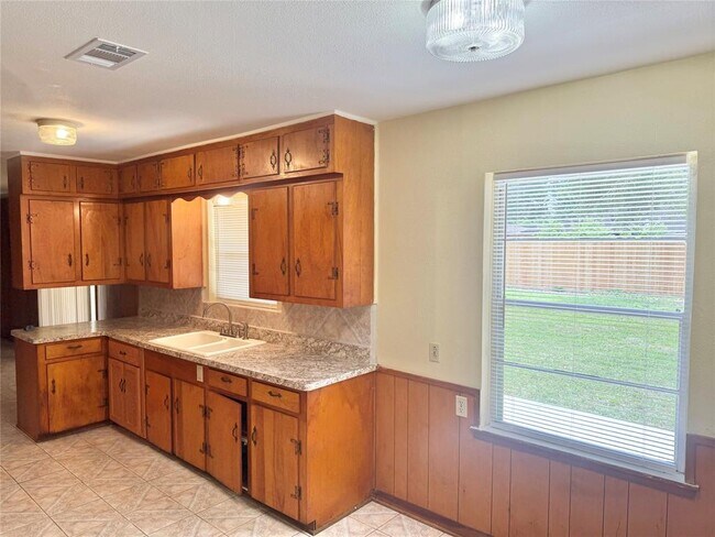 Foto del edificio - 7730 Cayton St