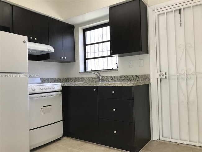 Foto del edificio - 2362 NW 34th St