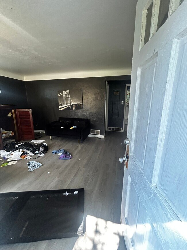 Foto del edificio - 5621 Sunbury Ave