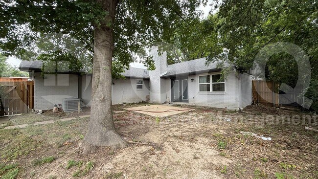 Foto del edificio - 306 Wildbriar Dr