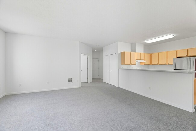 Building Photo - 22855 E Country Vista Dr