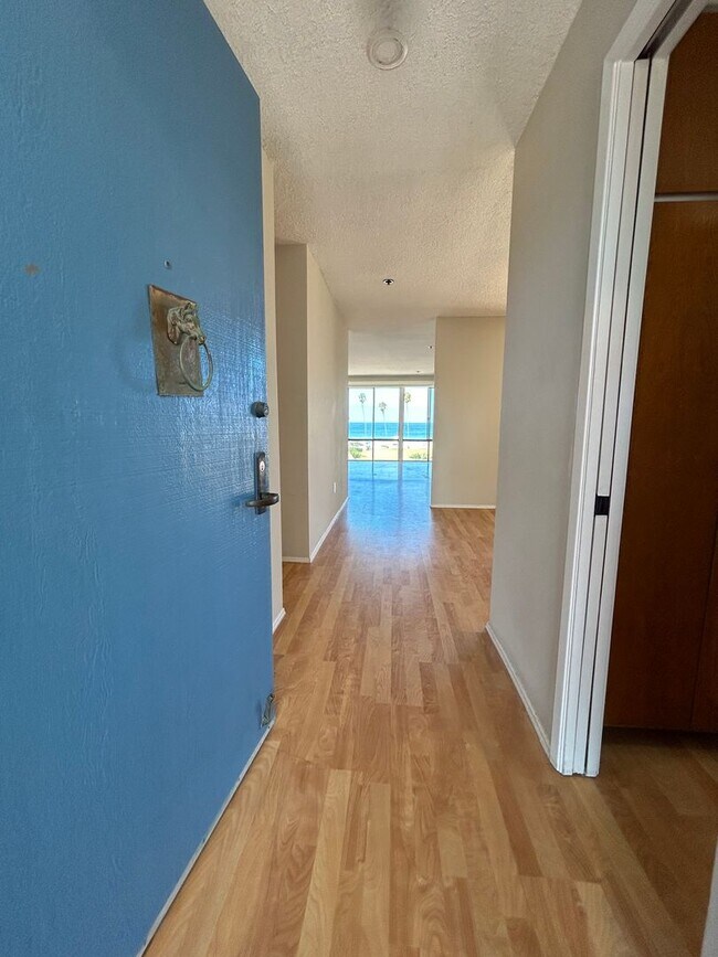 Foto del edificio - 2 Bed, 2 Bath Ocean View Condo in Highly D...