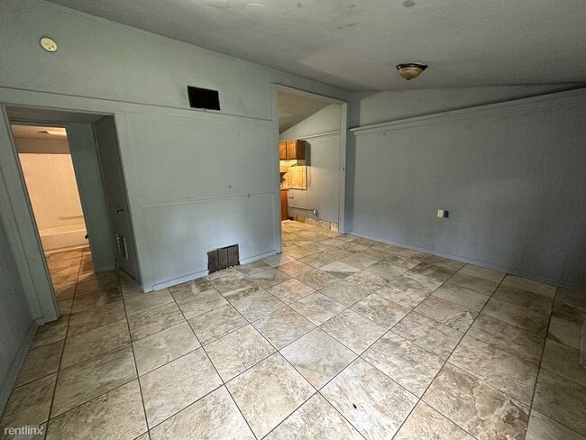 Building Photo - 2 br, 1 bath House - 2613 Greenbelt Dr