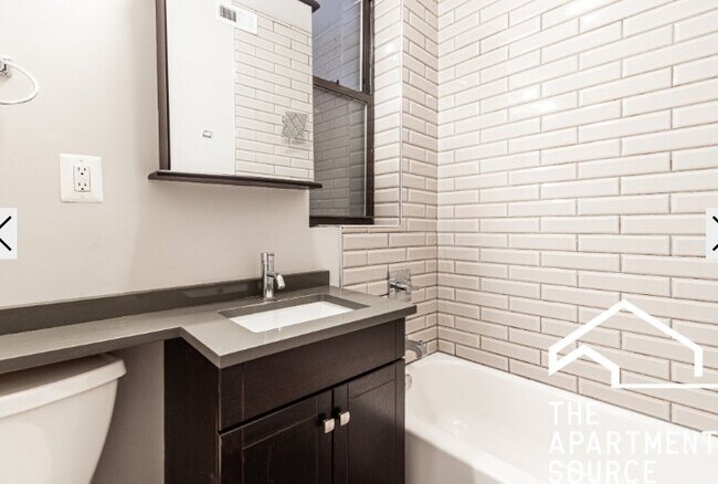 Foto del edificio - 3521 N Racine Ave