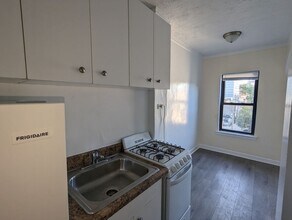 Building Photo - 5417 N Kenmore Ave