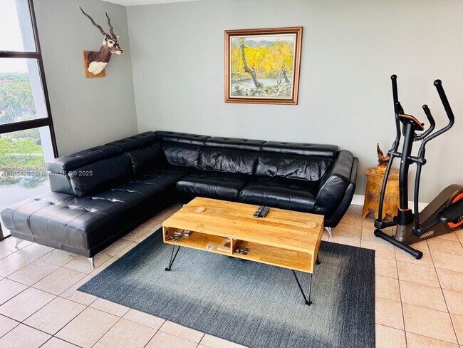 Foto del edificio - 3701 N Country Club Dr