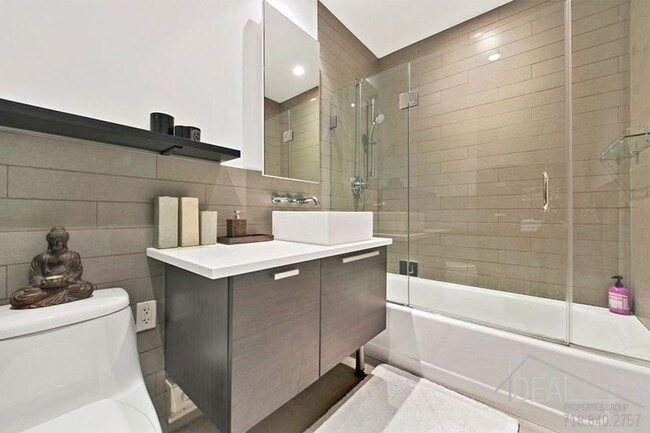 Building Photo - Penthouse 2 Bedroom Condo in Greenpoint