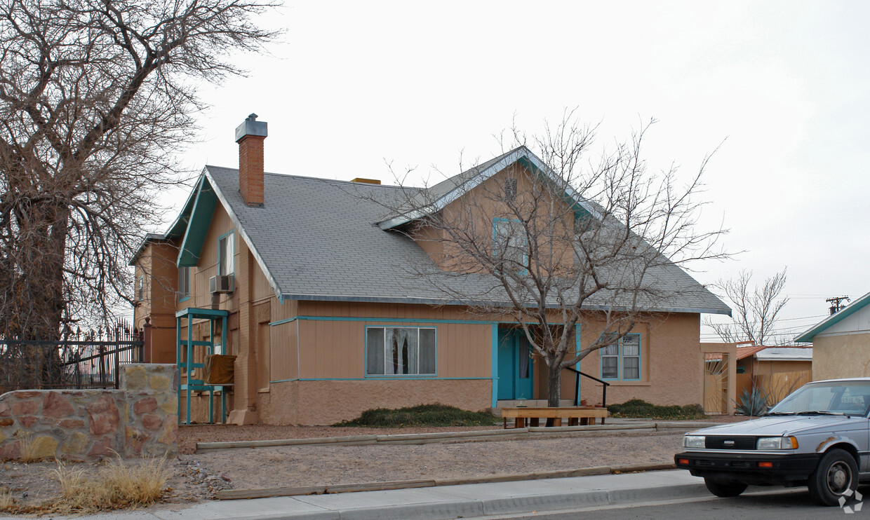 Primary Photo - 3206 Oak St