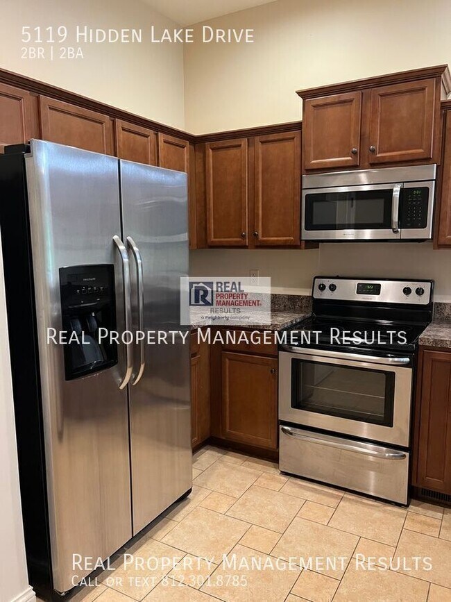 Foto del edificio - 5119 Hidden Lake Dr