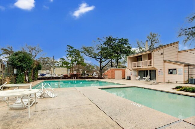 Building Photo - 5809 Village Forest Ct