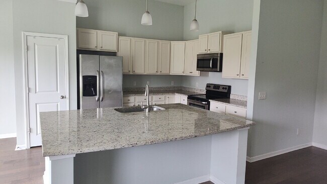 Foto del edificio - Spacious Home in a Gated Community!!!