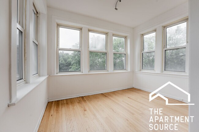 Foto del edificio - 2540 N Lawndale Ave