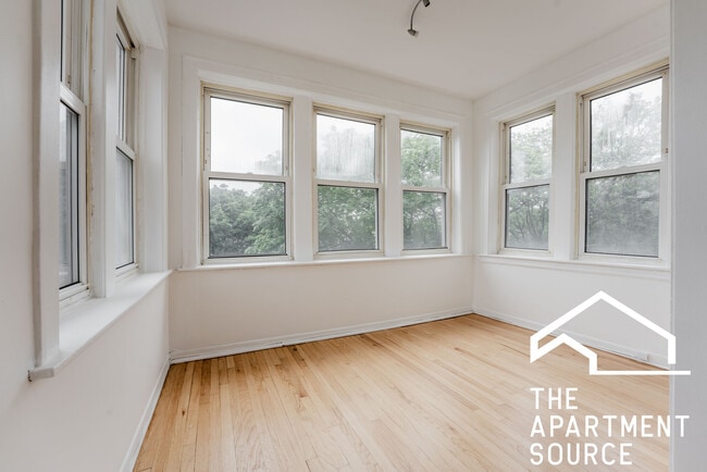 Building Photo - 2540 N Lawndale Ave