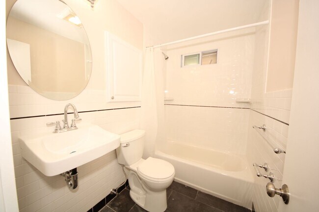 Building Photo - fully renovated 1 bed in Waltham no broker fee