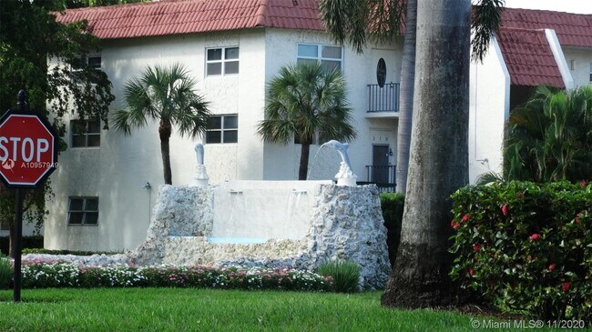 Foto del edificio - 9220 S Hollybrook Lake Dr