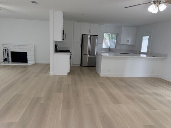 Building Photo - Remodeled 3 Bedroom 2 Bath Home