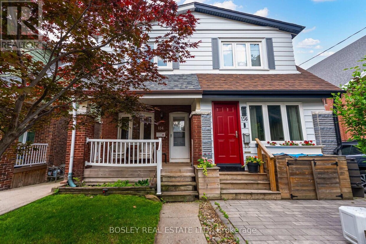 Primary Photo - 154 Leslie St