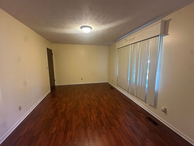 Foto del edificio - 6235 Cane Creek Cir