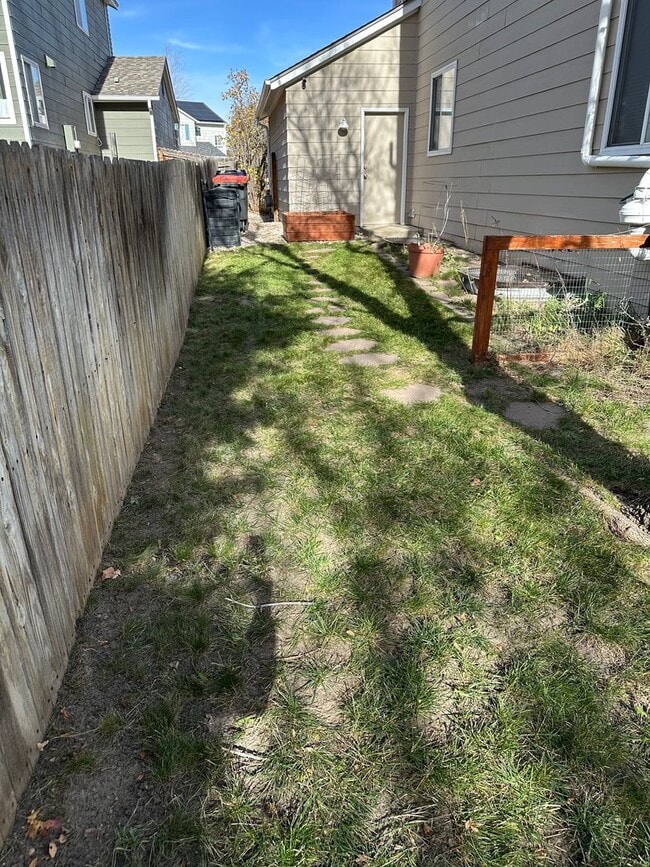 Building Photo - Beautiful 5B home in Erie Available January 2026 !