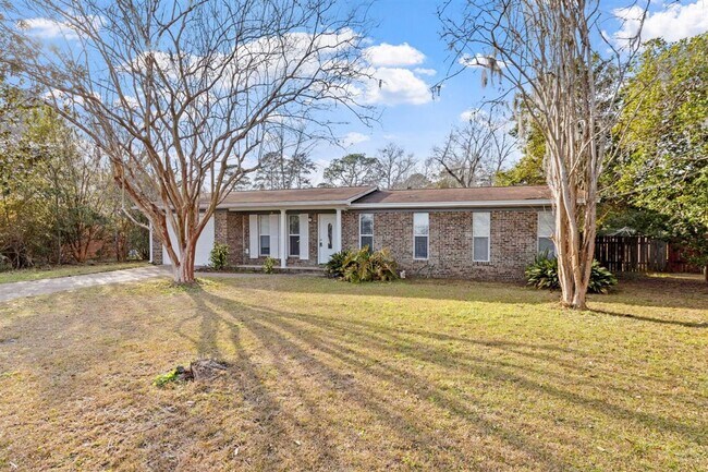 Building Photo - GORGEOUS 3/2 in Eastgate w/ Granite Counte...