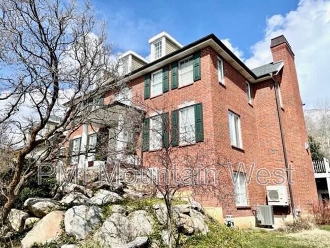 Building Photo - 4994 Skyline Pkwy