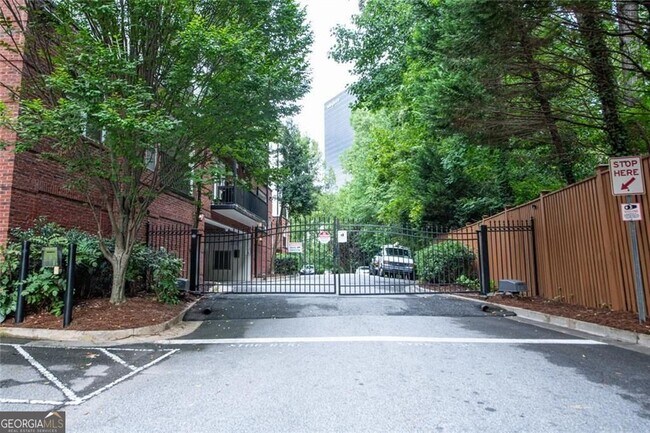 Foto del edificio - 3275 Lenox Rd NE
