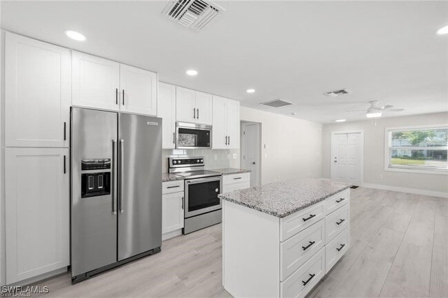 Foto del edificio - 527 97th Ave N