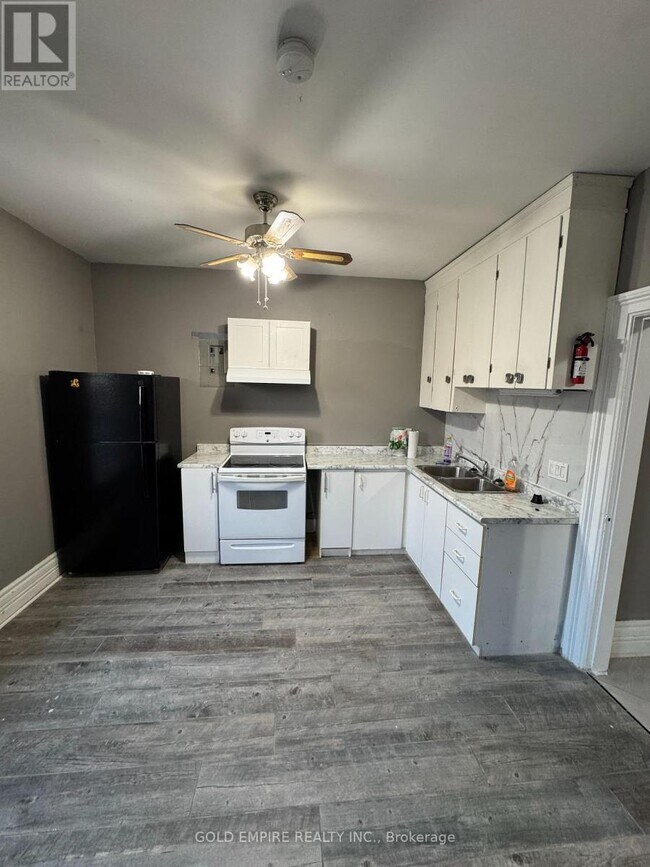 Building Photo - 777 Little Grey St