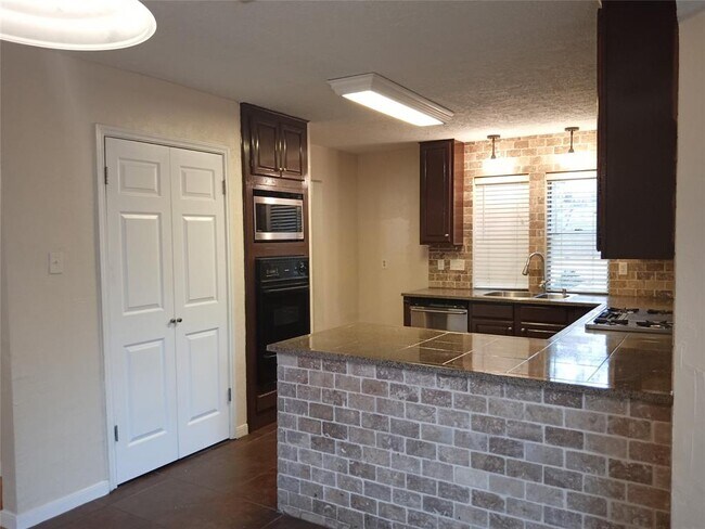 Building Photo - 11419 Springland Dr