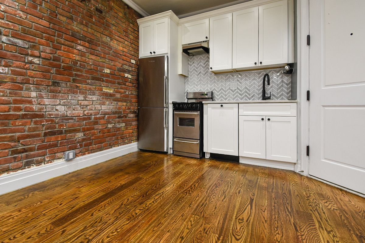 Primary Photo - 43 Columbia St
