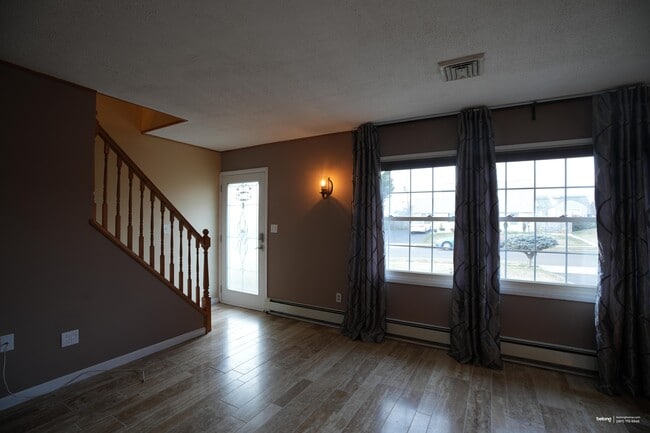 Building Photo - 90 Cobalt Ridge Dr E