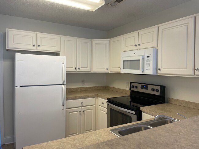 Foto del edificio - 3 Bedroom, 2.5 Bath Town Home - Large Back...