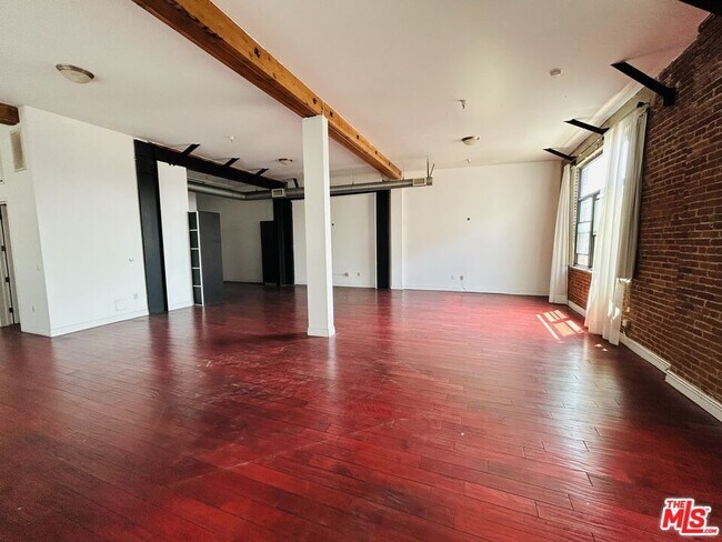 Foto del edificio - 652 Mateo St