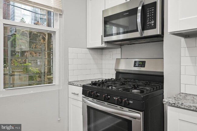 Building Photo - 3206 Baker St