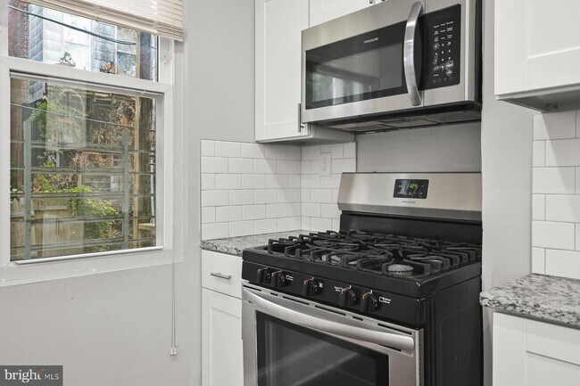 Foto del edificio - 3206 Baker St