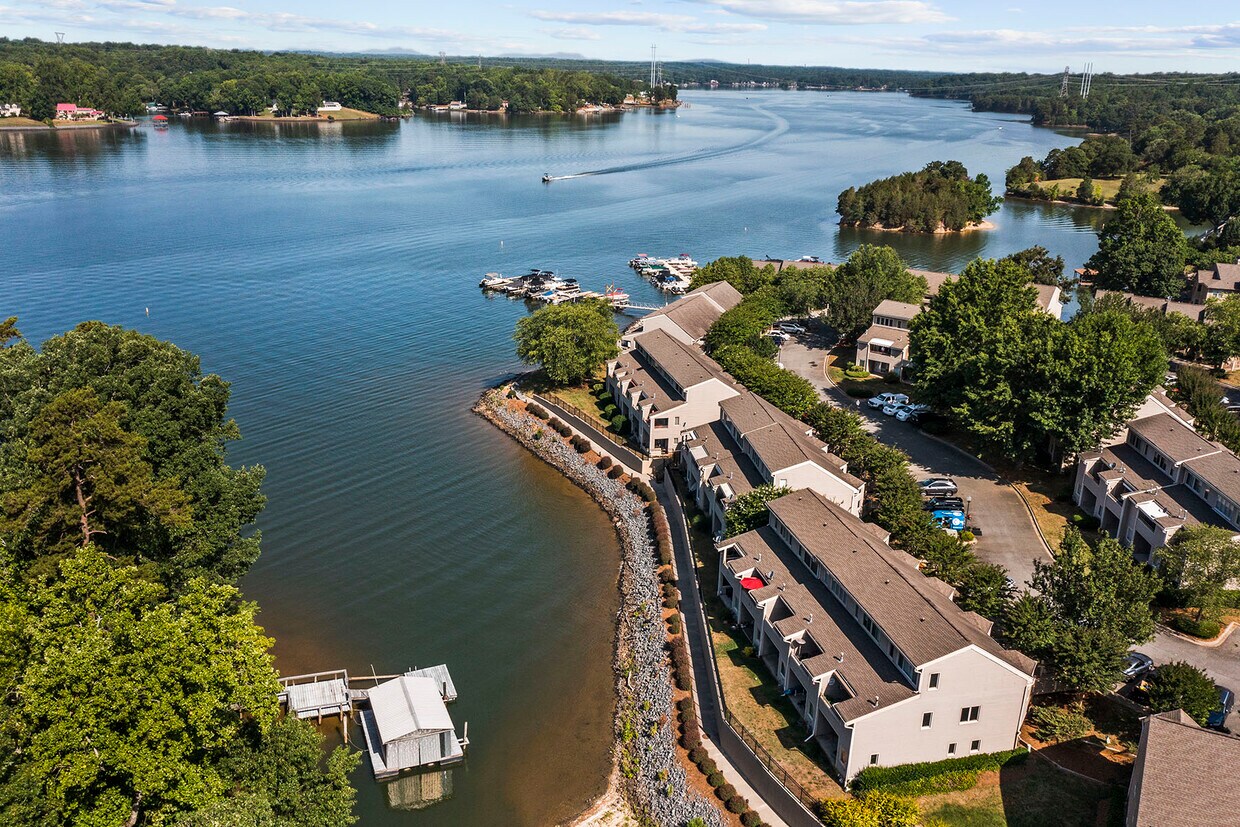 Foto principal - 14017 Queens Harbor Rd