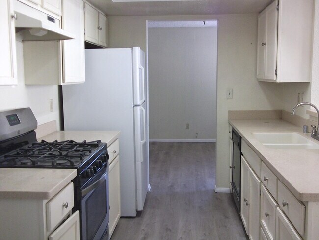 Building Photo - 7048 Villa Hermosa Dr