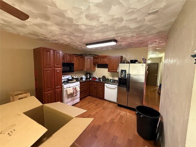 Building Photo - 1415 Wishart Pl