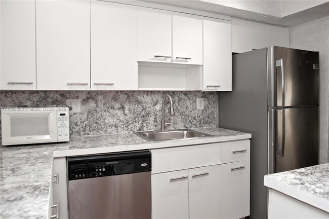 Building Photo - 19216 NE 25th Ave