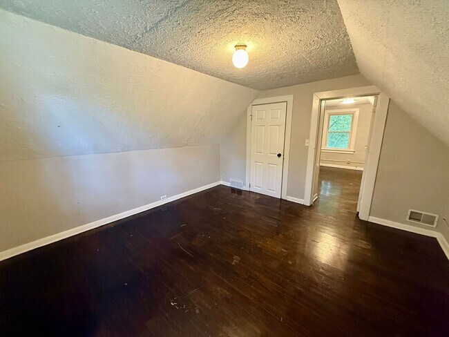 Foto del edificio - 3 Bed 1 Bath Single Family Home in Rothschild