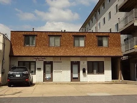 Building Photo - 615 1/2 S Dubuque St